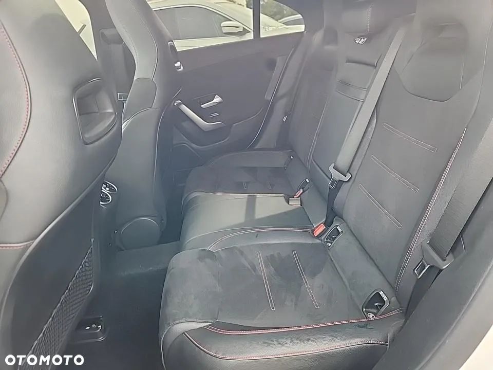 Mercedes-Benz CLA 250 AMG Line 7G-DCT - 11
