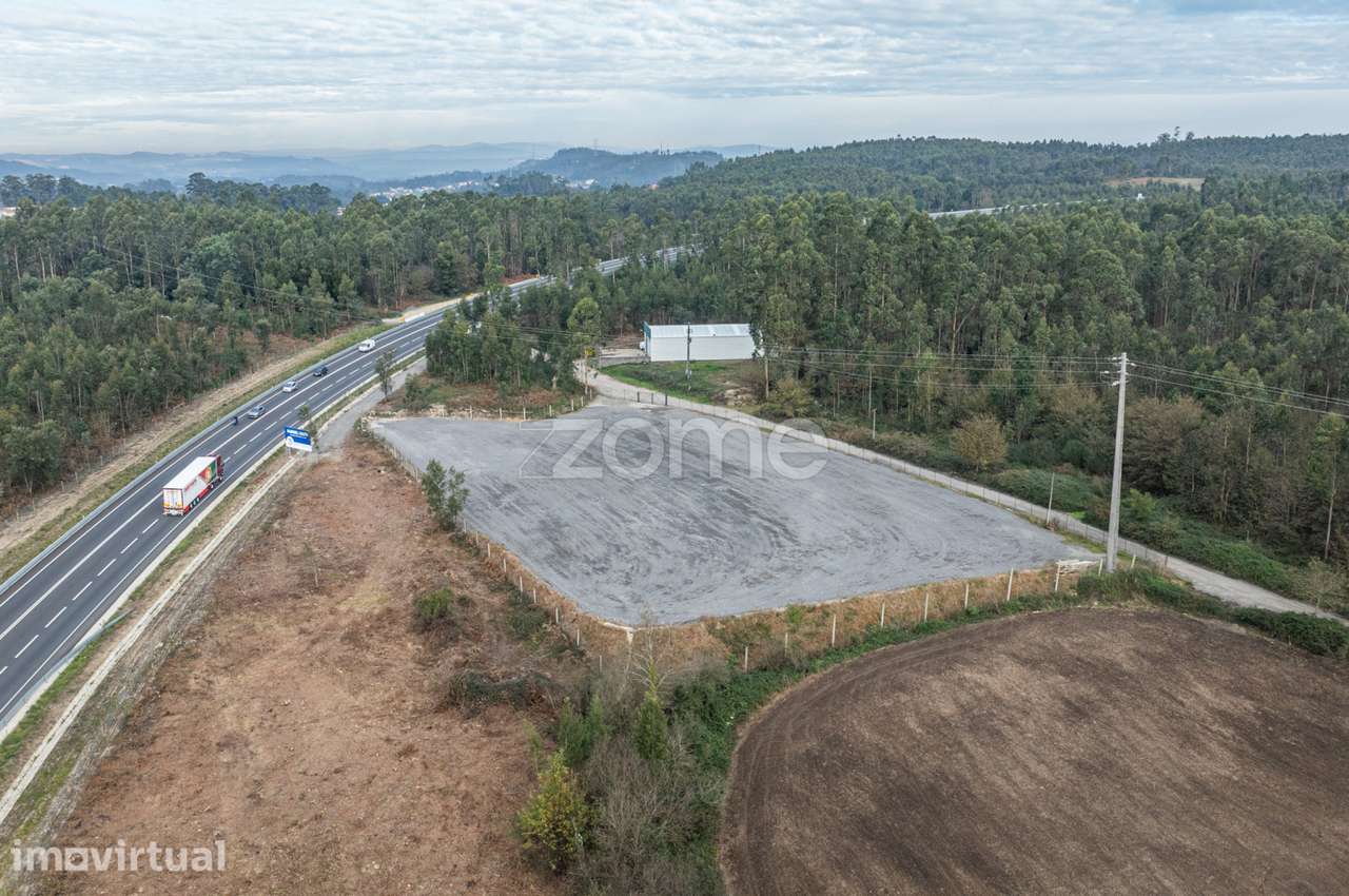 Terreno Vedado á face da nova variante N14 - Grande imagem: 5/14