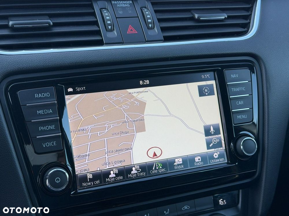 Skoda Octavia 2.0 TDI DSG RS - 25