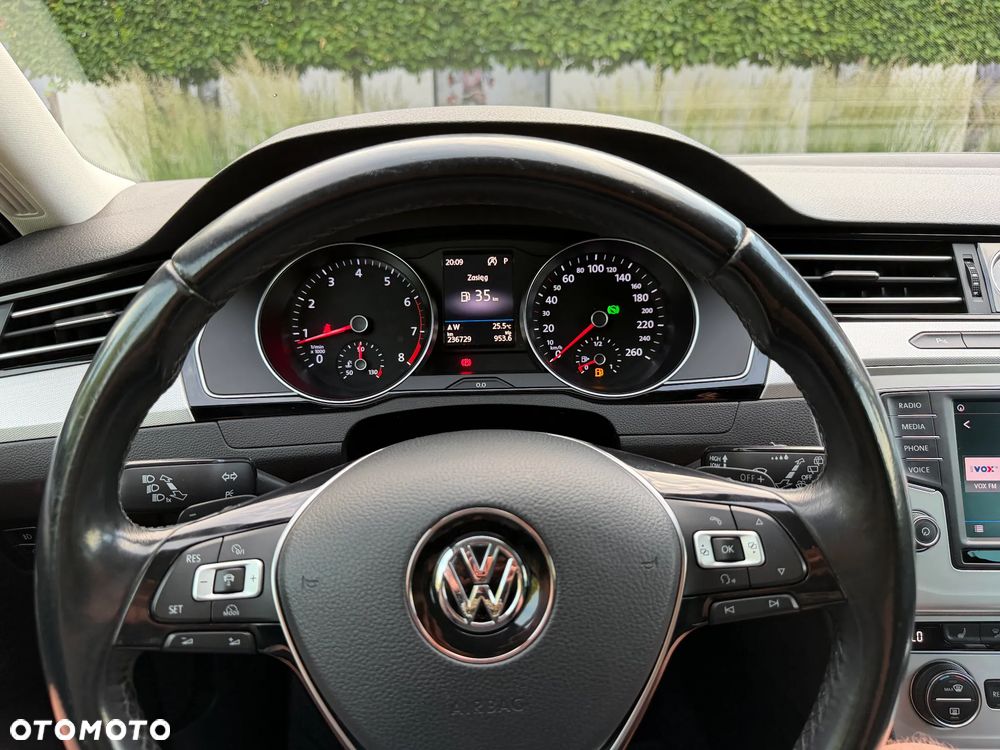 Volkswagen Passat 1.8 TSI (BlueMotion Technology) DSG Comfortline - 32