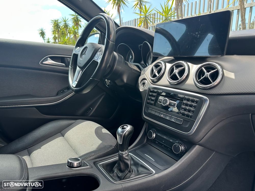 Mercedes-Benz GLA 180 d Urban - 13