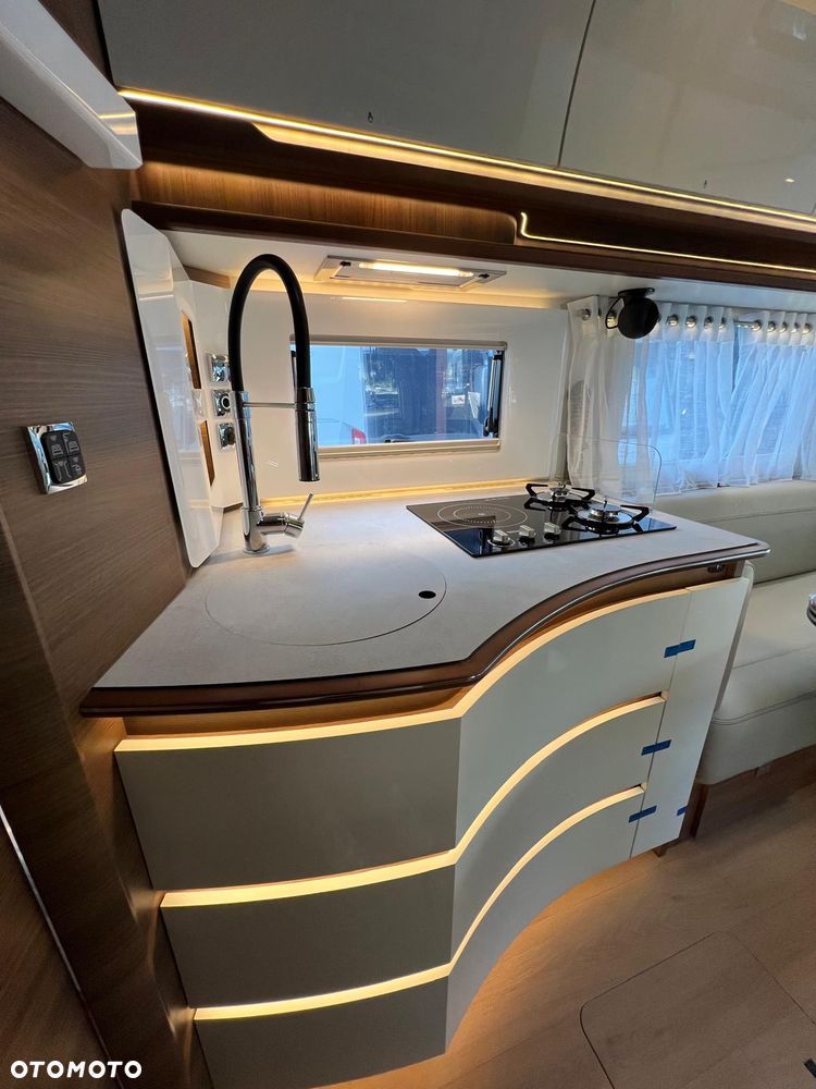 Rapido i166M DISTINCTION - aktywny tempomat DISTRONIC, ALDE, skórzana tapicerka - 24