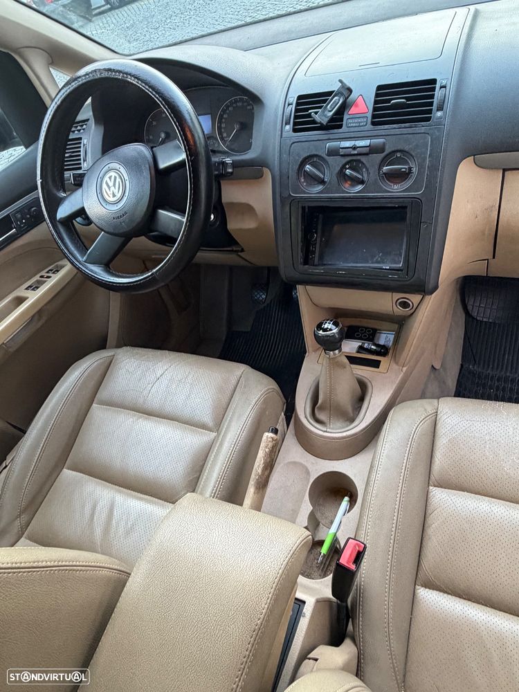 VW Touran 2.0 TDI Highline 5L - 6