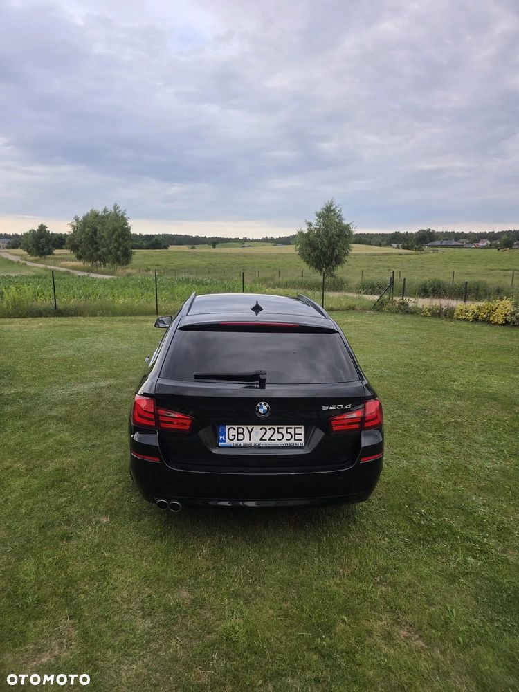 BMW Seria 5 520d xDrive - 7