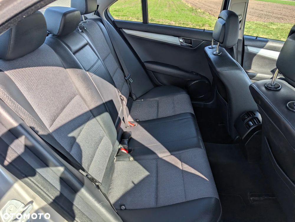 Mercedes-Benz Klasa C 320 CDI Avantgarde 4-Matic - 13