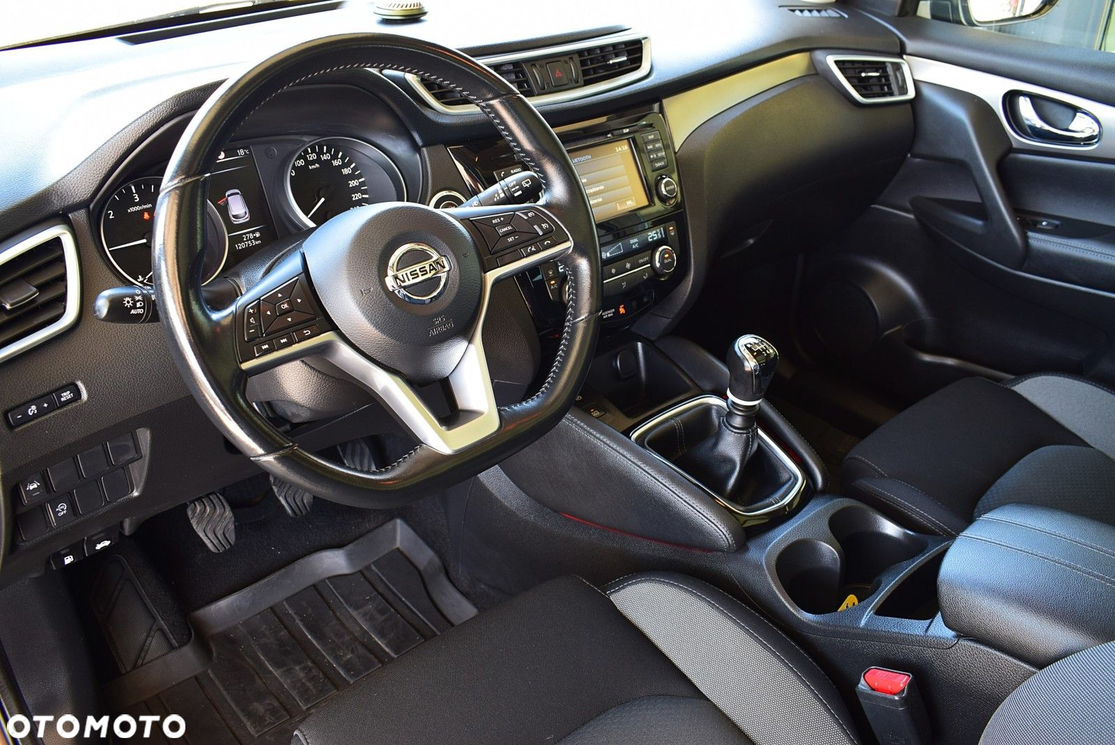 Nissan Qashqai 1.5 dCi N-Connecta - 10