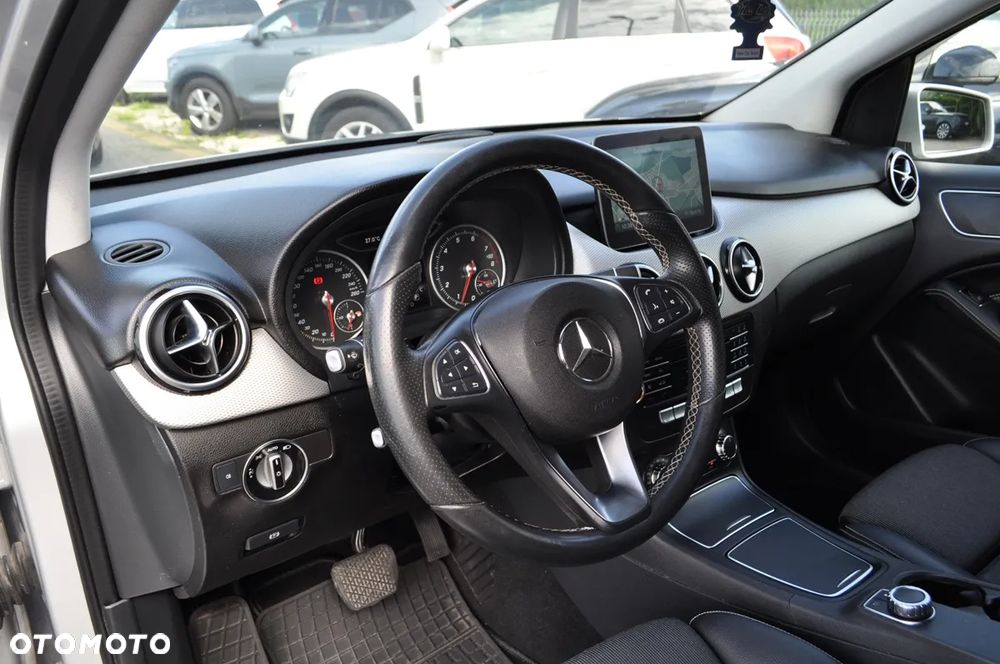 Mercedes-Benz Klasa B 200 7G-DCT UrbanStyle Edition - 15