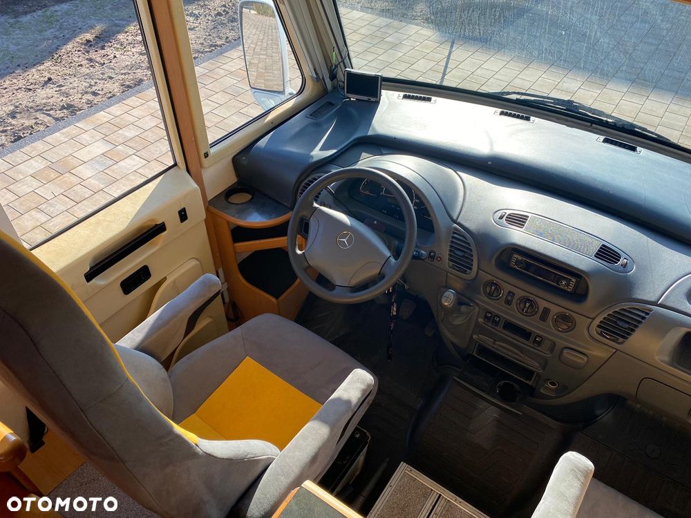 Mercedes-Benz Sprinter - 15
