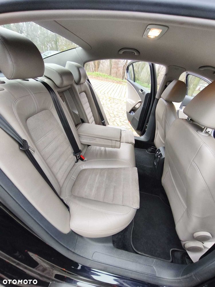 Volkswagen Passat - 9