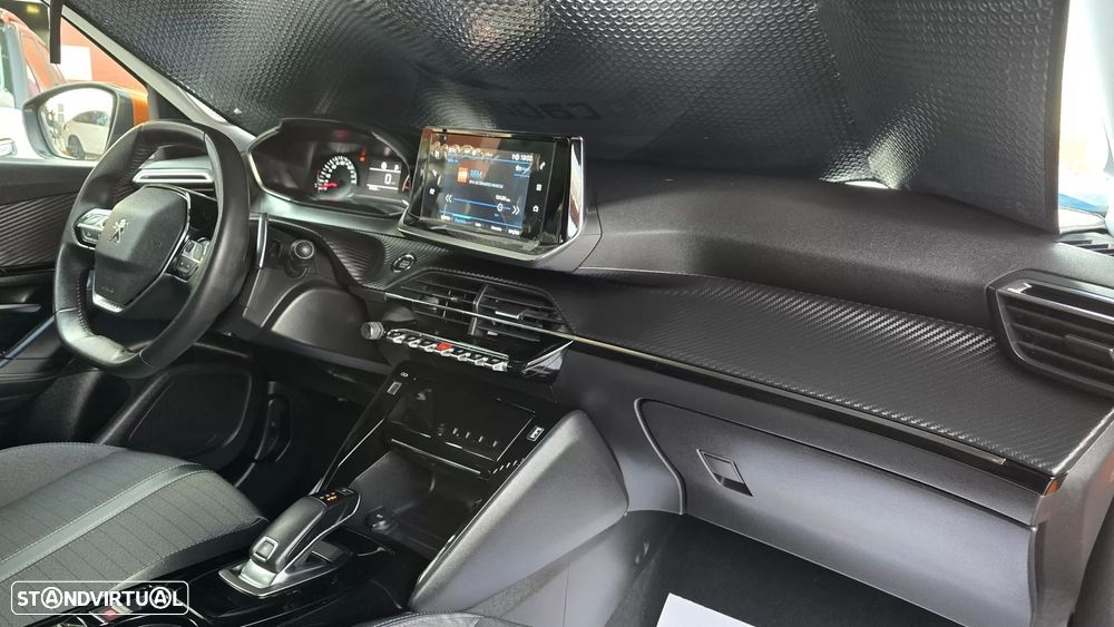 Peugeot 2008 1.2 PureTech Allure Pack EAT8 - 17
