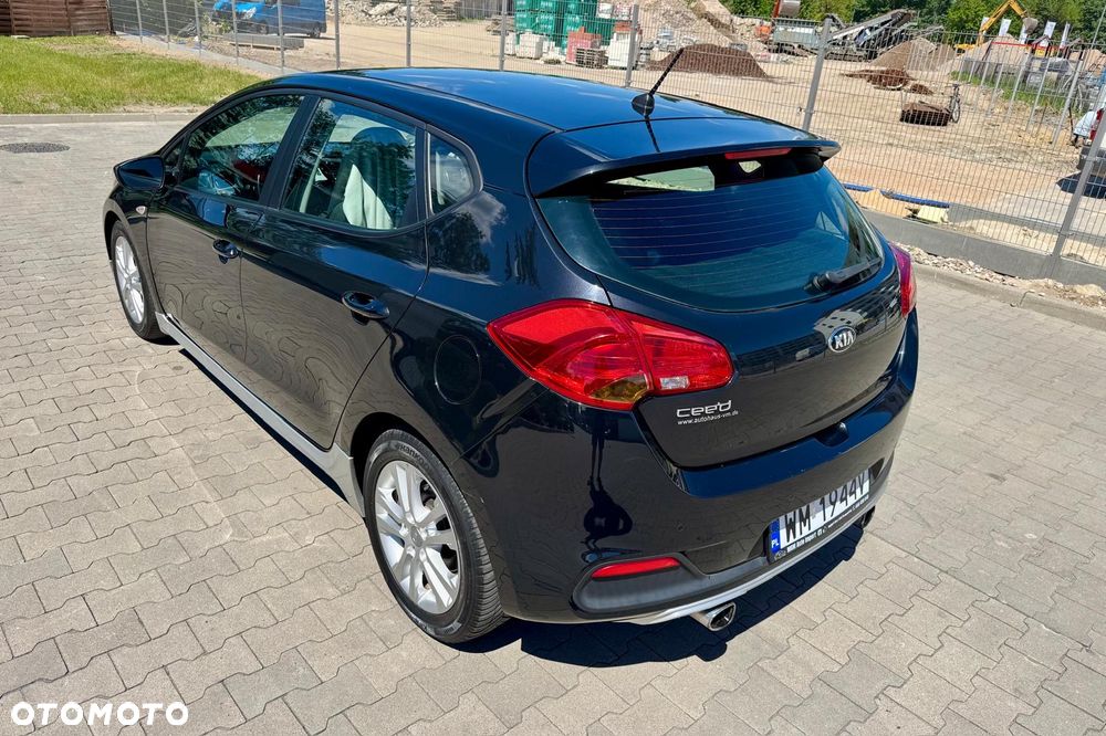 Kia Ceed - 11