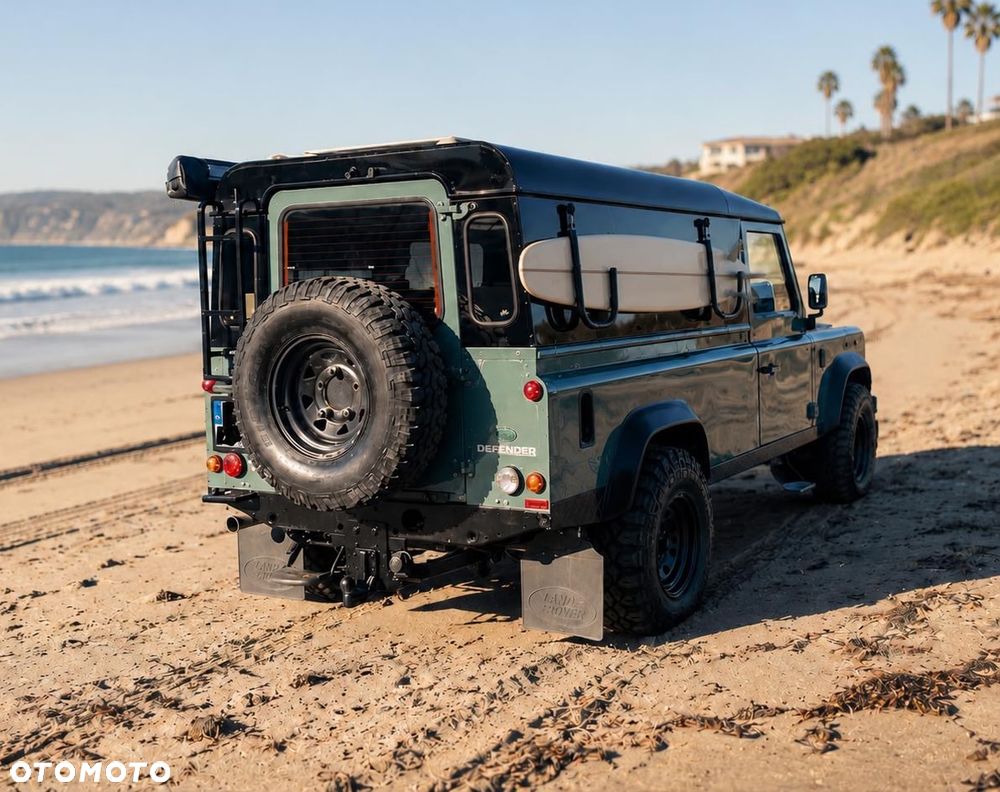 Land Rover Defender - 1