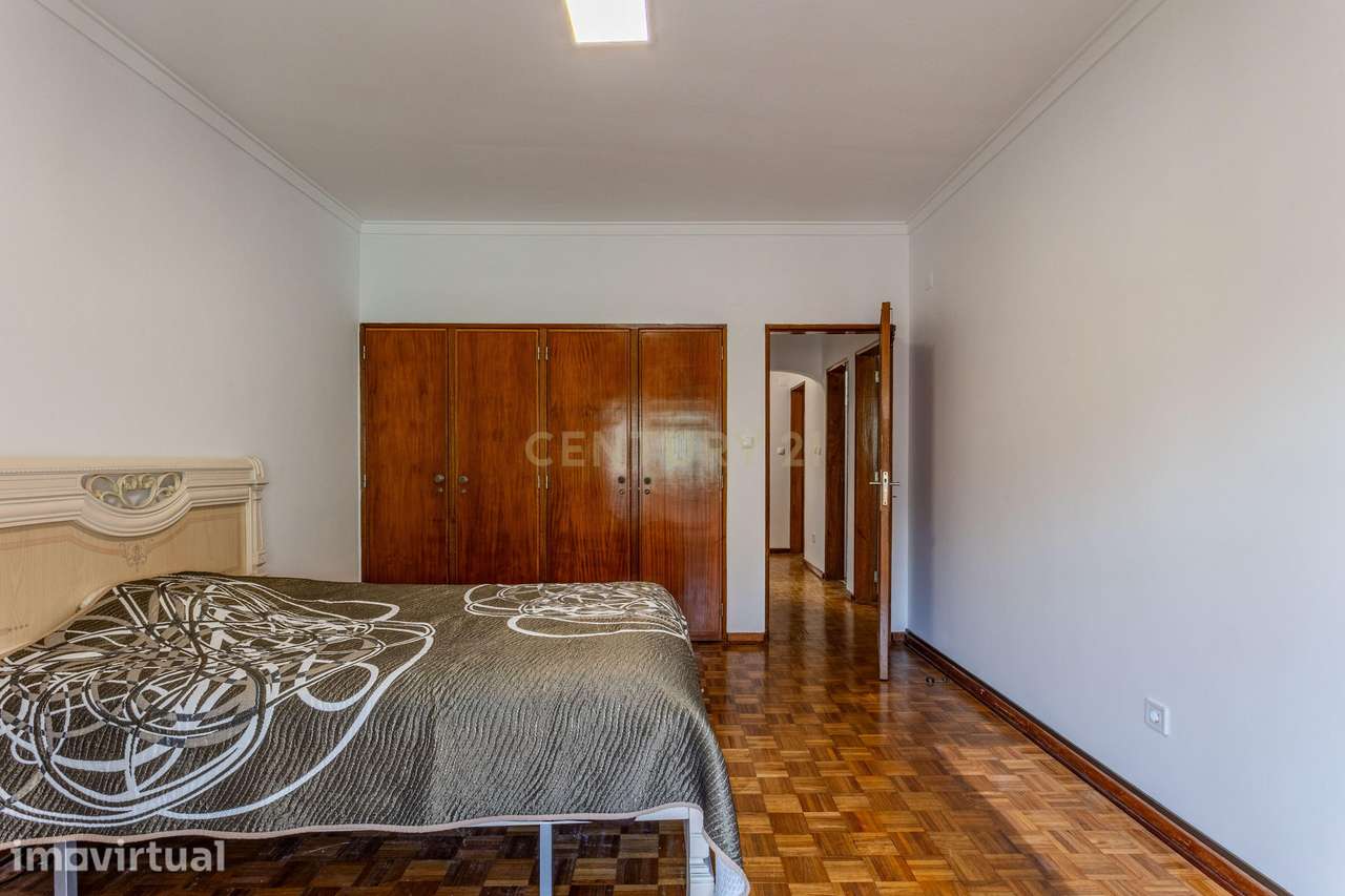 Quarto 2 - Em Apartamento com mais 2 quartos - junto a Urb. Vila Chã - Grande imagem: 2/11