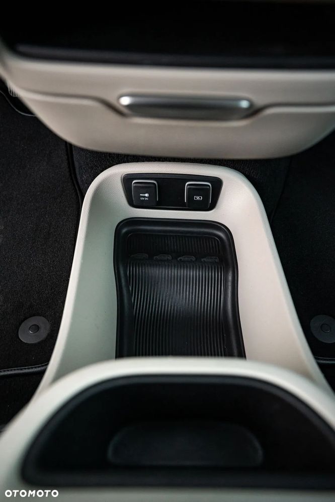 Chrysler Pacifica - 24