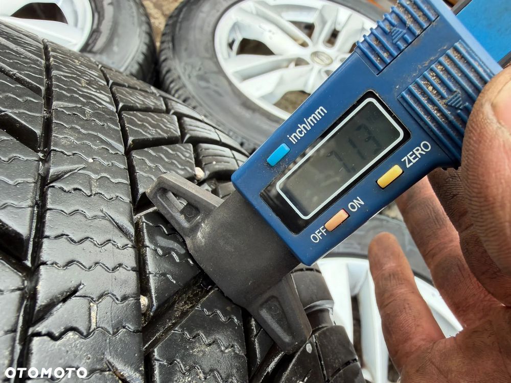 Felgi 17' koła Nissan Juke F15 5x114,3 17x7J ET40 centr 66,1 OE - 11