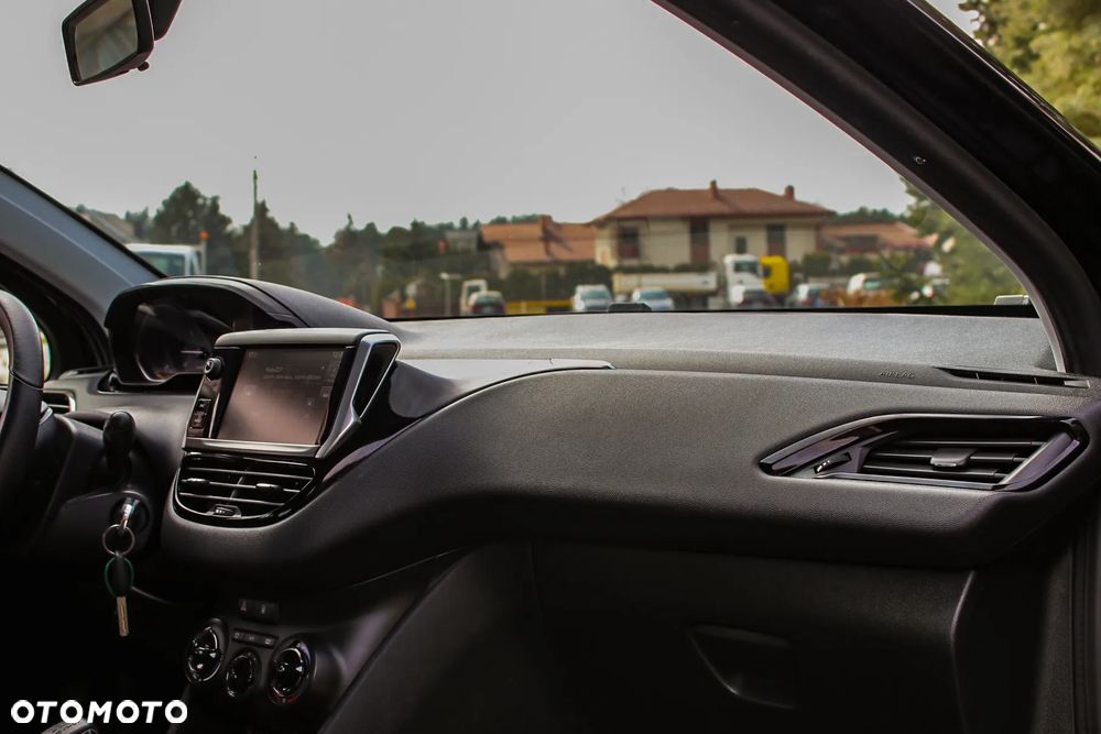 Peugeot 208 - 26