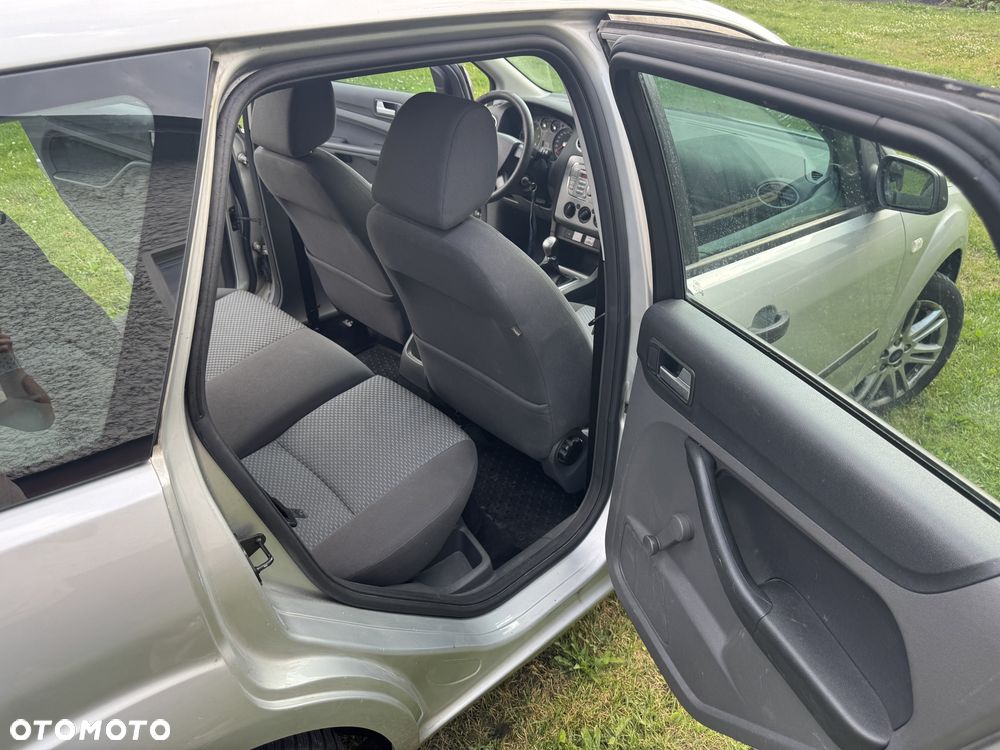 Ford Focus 1.6 TDCi DPF Ambiente - 13
