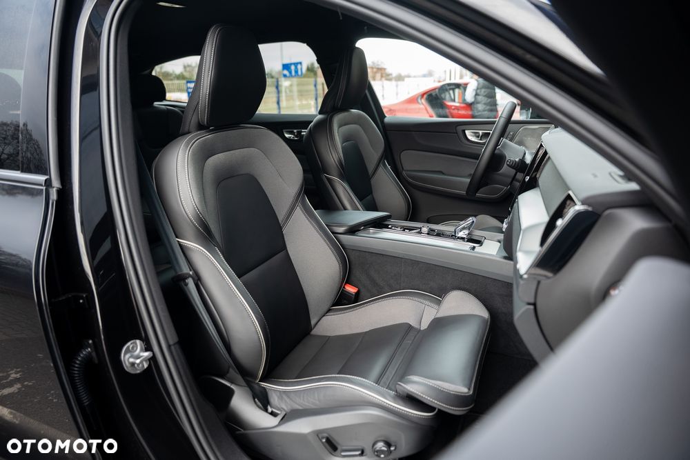 Volvo XC 60 B5 B AWD Ultimate Dark - 25