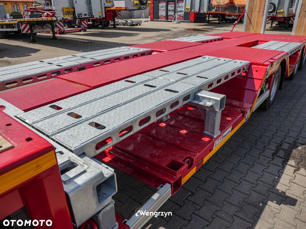 MAX Trailer 3 osiowe semi pod ciągnik lowdeck - 26