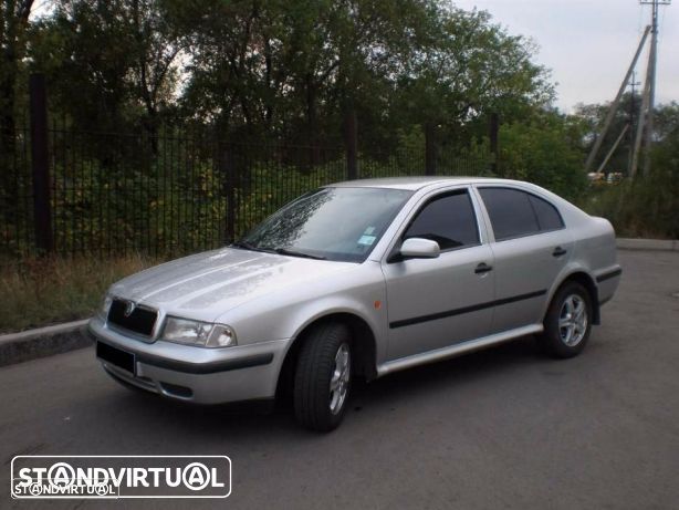 Porta de mala skoda octavia - 1