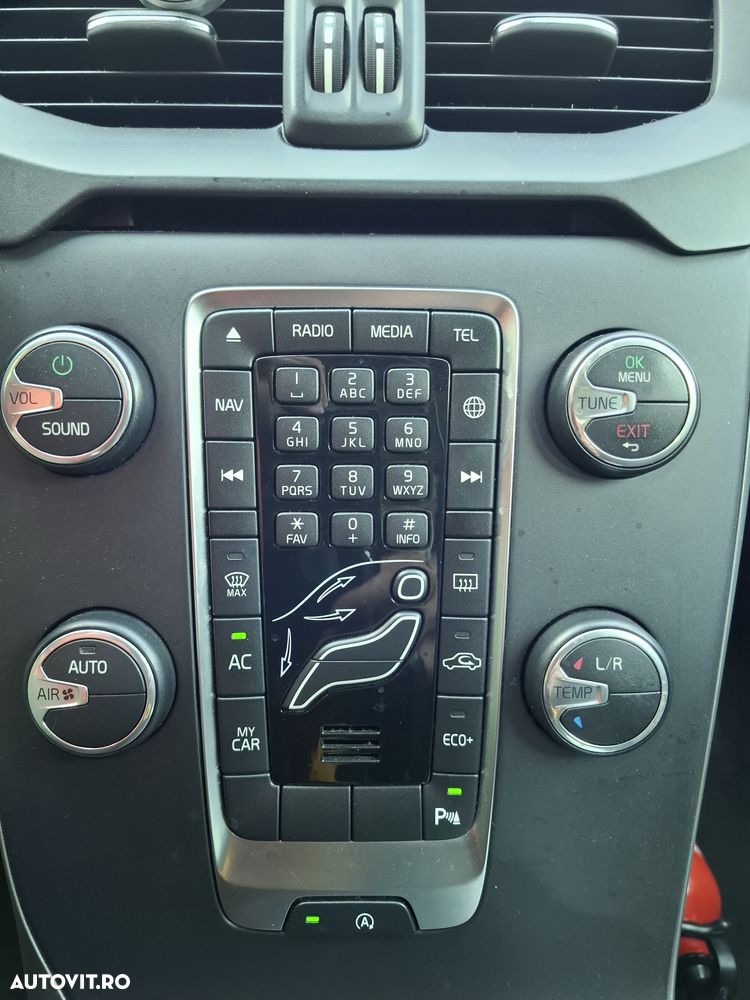 Volvo V40 T3 Aut. Momentum - 12