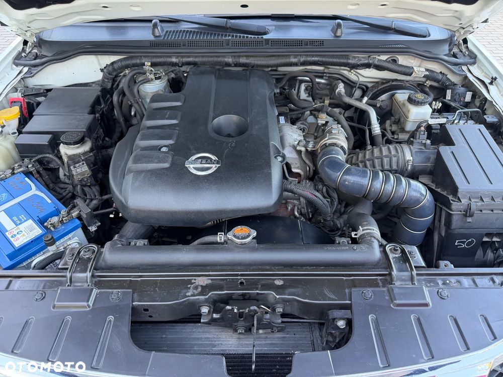 Nissan Pathfinder 2.5 D SE - 24