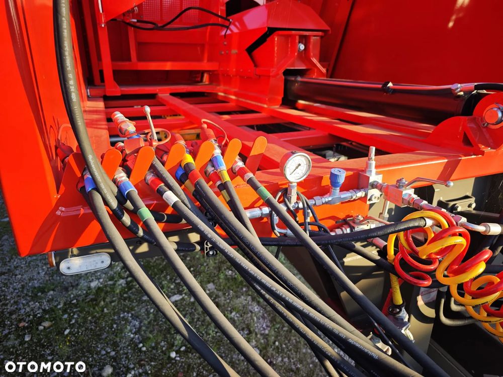 UMEGA Przyczepa objętościowa PI 20 ze ścianą przesuwną UMEGA AGRO - 5