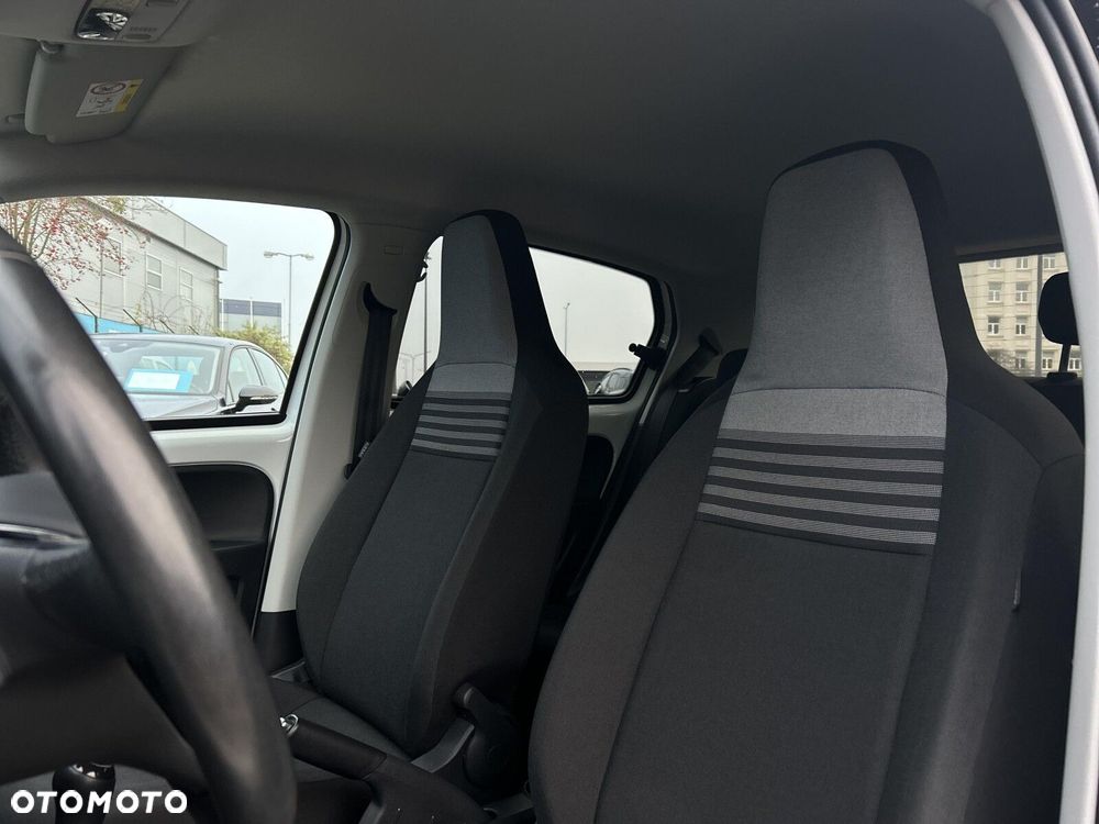 Volkswagen up! 1.0 move - 12