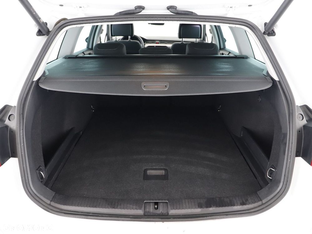 Volkswagen Passat - 22