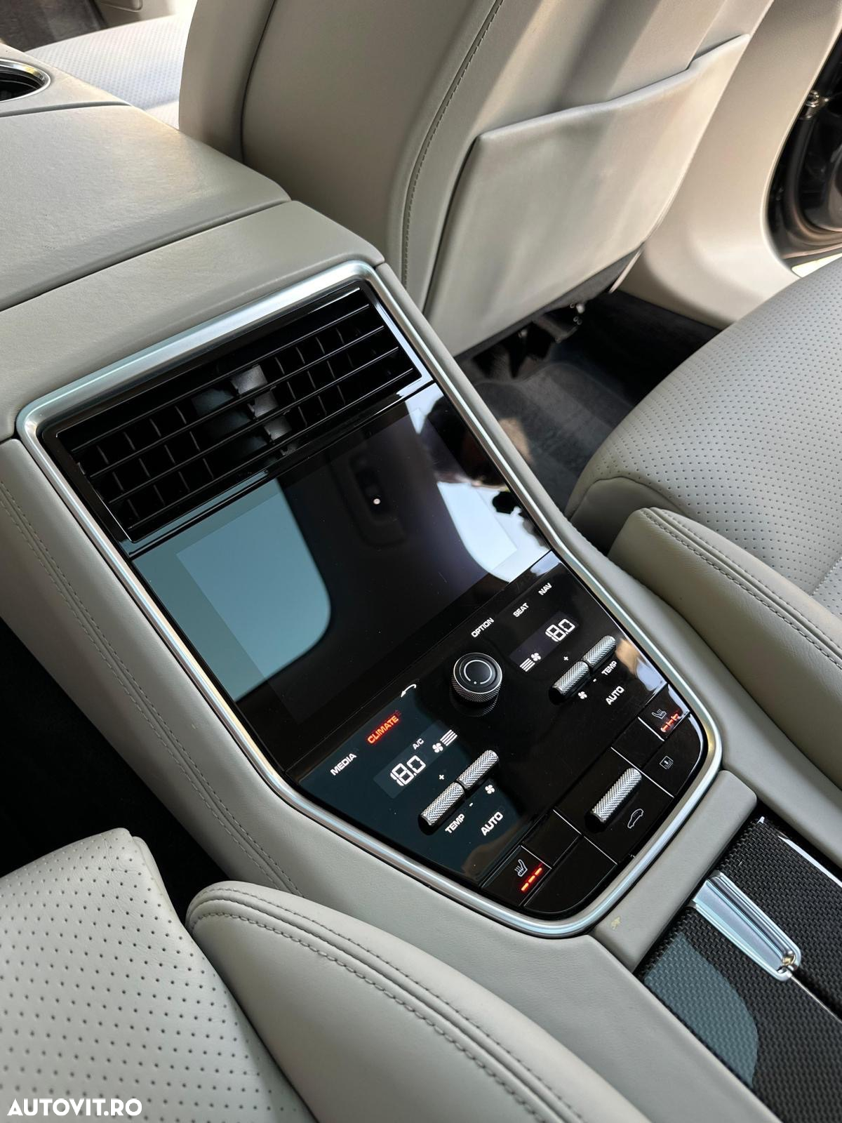Porsche Panamera 4S - 24