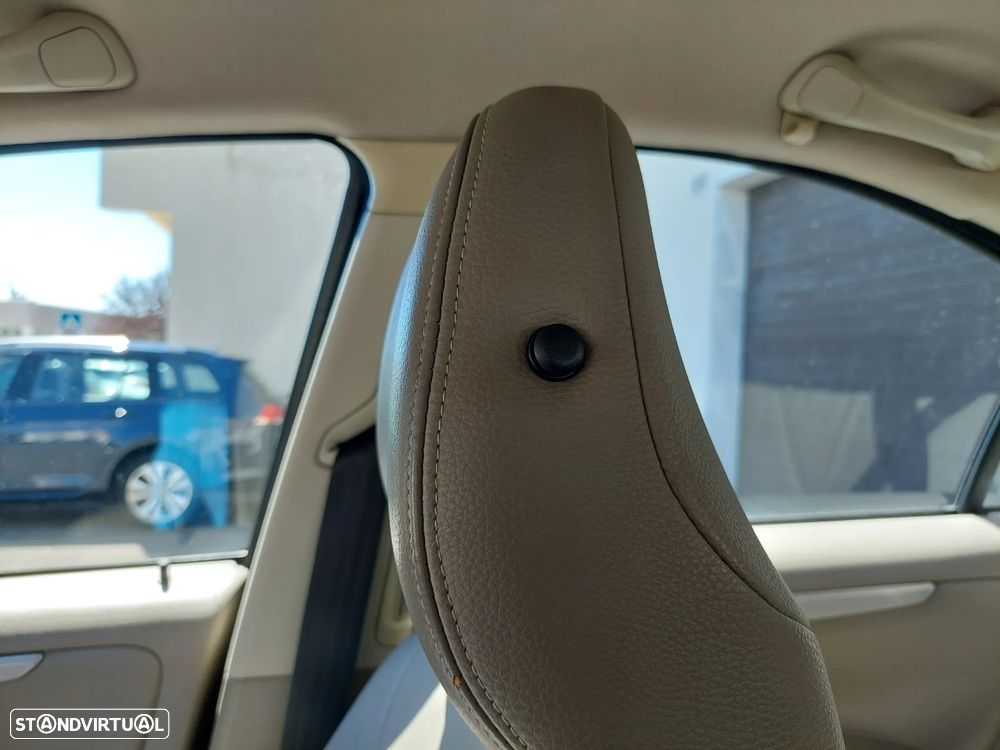 Volvo S60 2.4 D5 Nivel 3 - 38