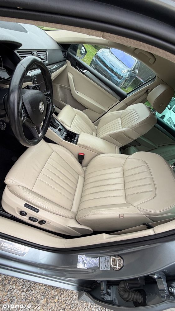 Skoda Superb 2.0 TDI DSG Ambition - 31