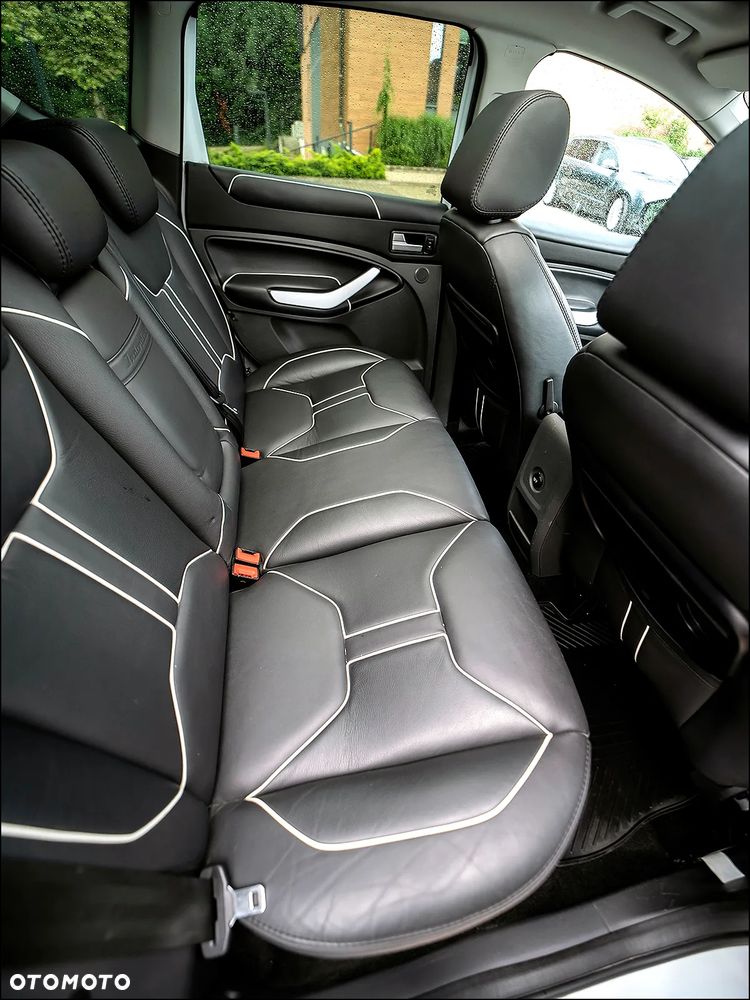 Ford Kuga - 32