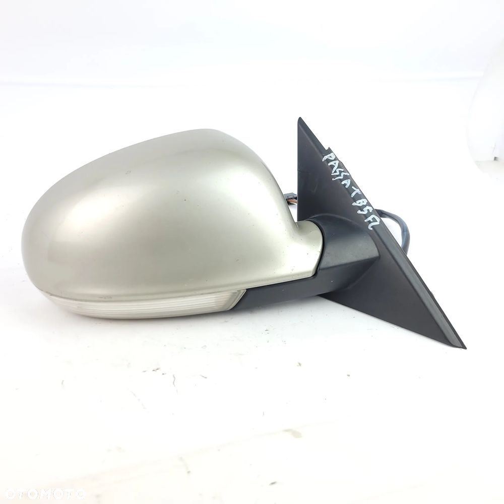 VW PASSAT B5 FL LIFT LUSTERKO PRAWE Z KIERUNKOWSKAZEM KIERUNKIEM 03-05 6 PIN EUROPA ZŁOTE - 6