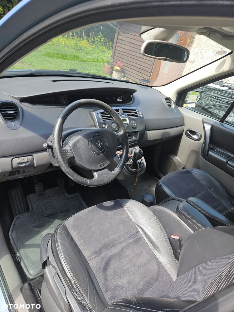 Renault Scenic 2.0 16V Emotion - 8