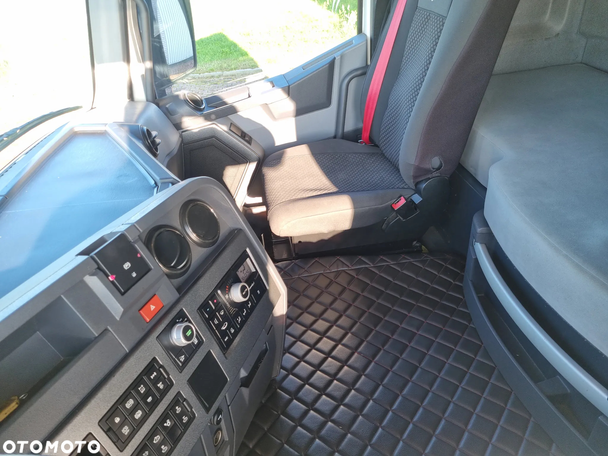 Renault T 480 adr - 11