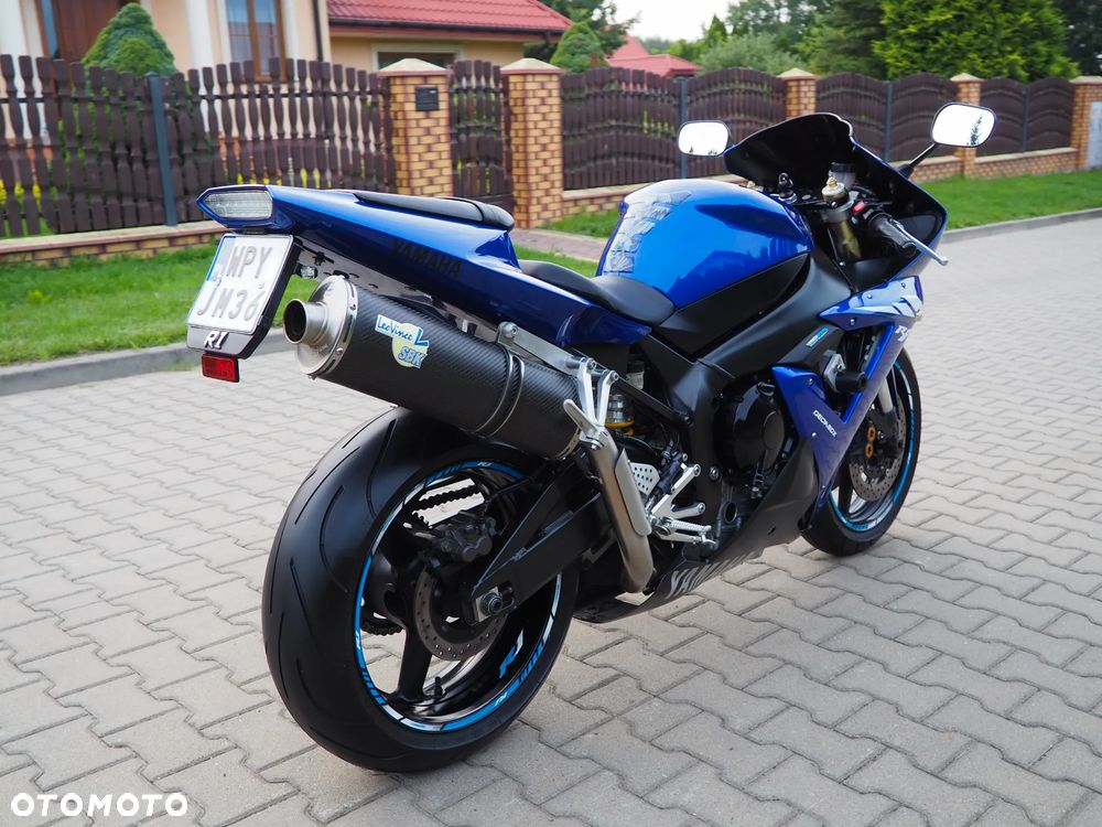 Yamaha R1 - 11