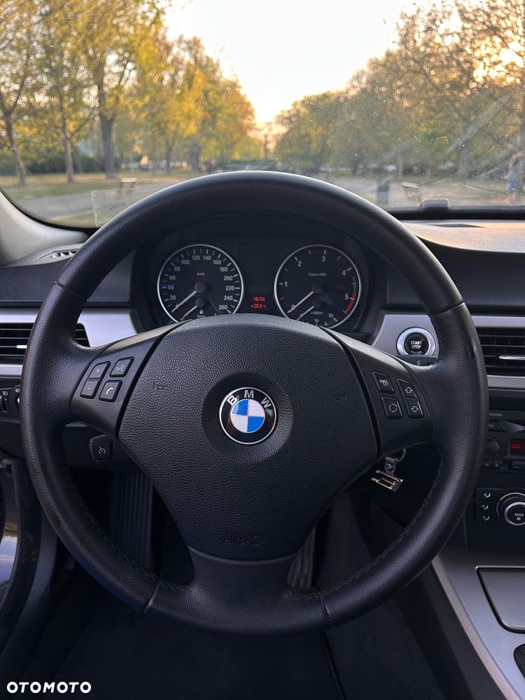 BMW Seria 3 318d - 5
