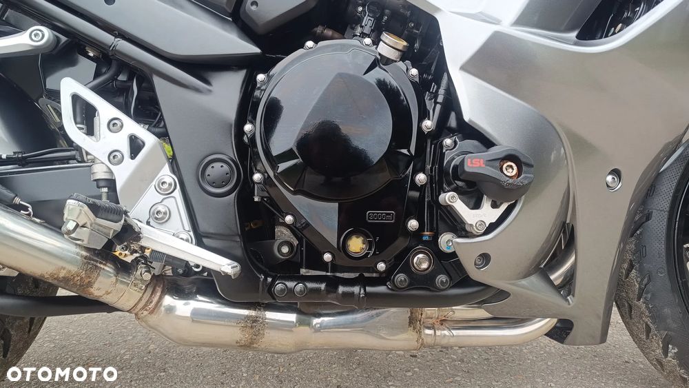 Suzuki GSX - 19