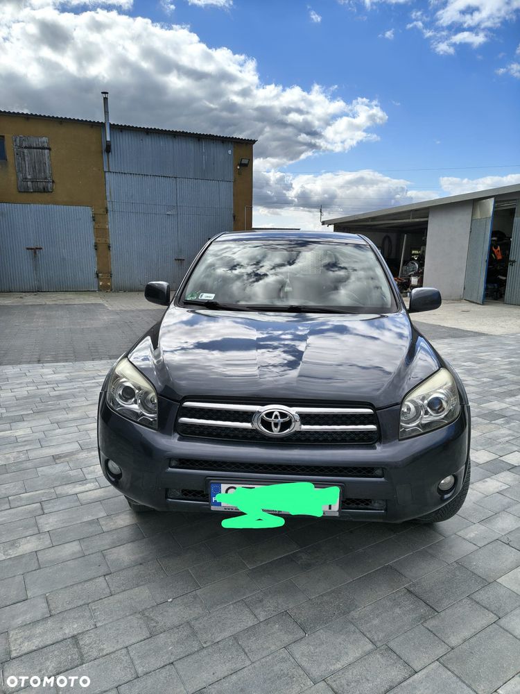 Toyota RAV4 - 1