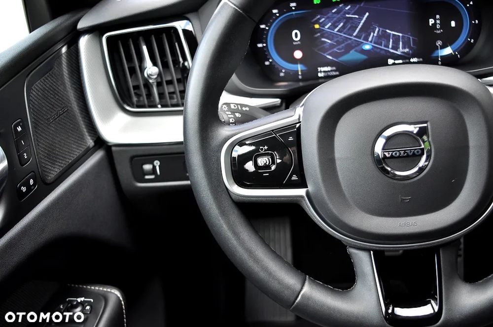 Volvo XC 60 B4 D AWD R-Design - 24