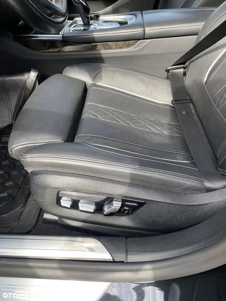 BMW Seria 7 750i xDrive - 10