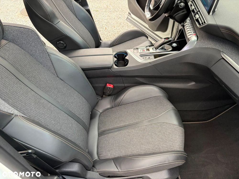 Peugeot 3008 1.6 PureTech HYbrid4 GT Line S&S EAT8 - 34