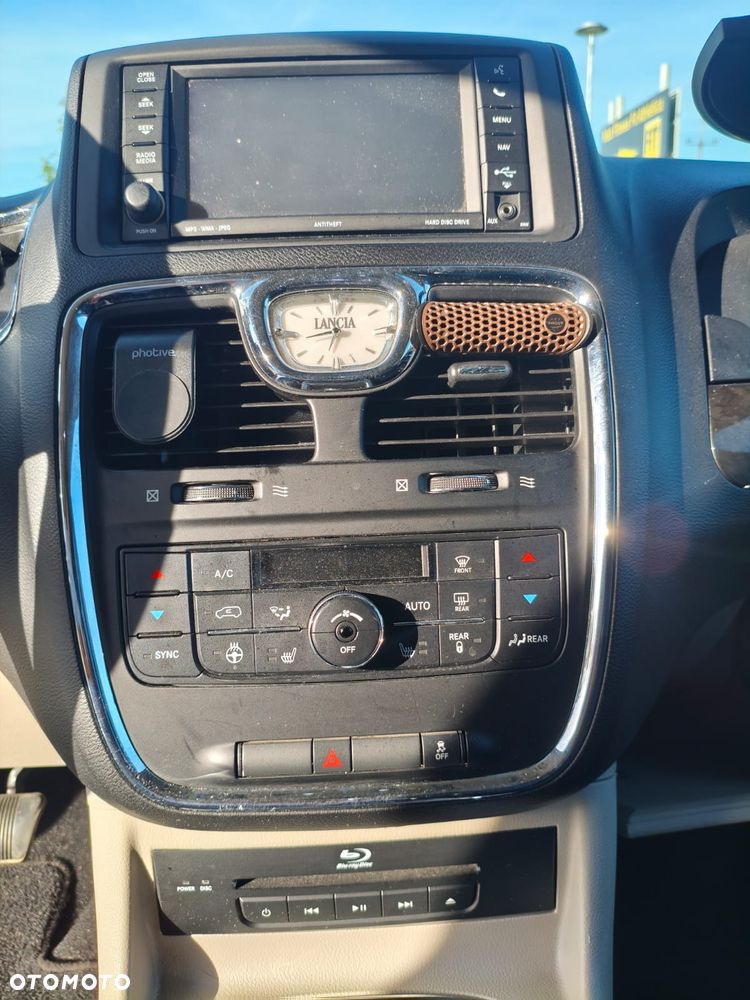Lancia Voyager - 12