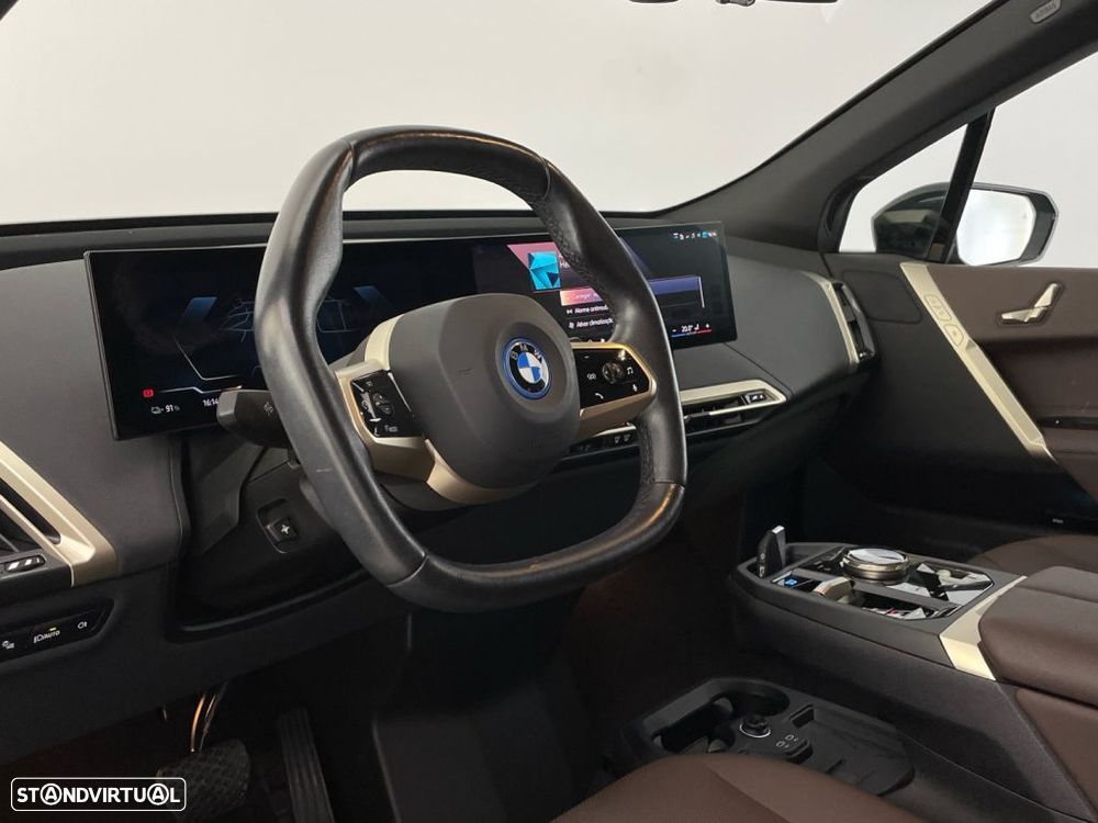 BMW iX xDrive 40 - 16