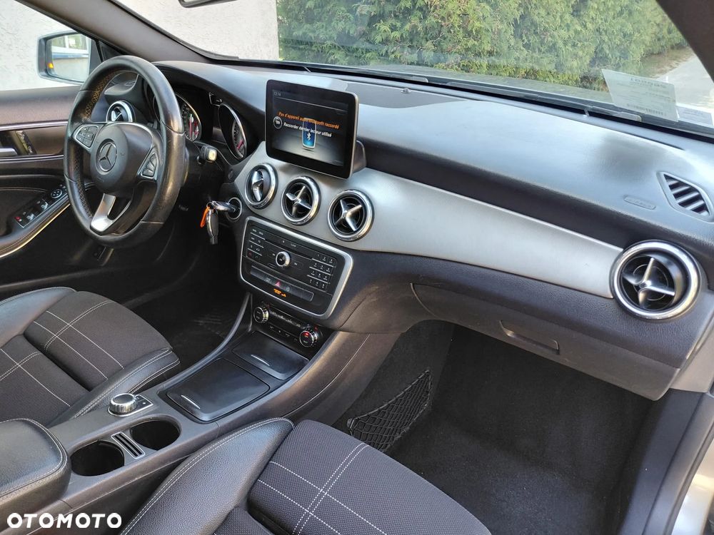Mercedes-Benz GLA - 16