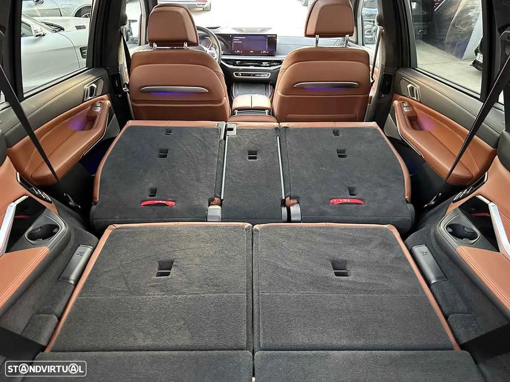 BMW X7 M M60i - 55