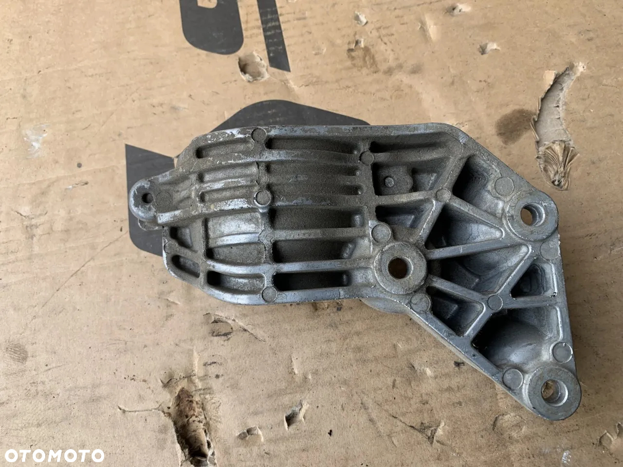 Łapa podpora półosi Ford 1.0 ECOBOOST C1B7-3K305-AB - 2