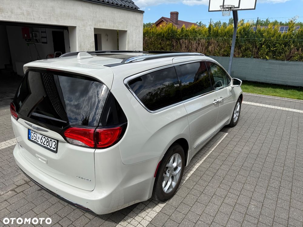 Chrysler Pacifica - 6