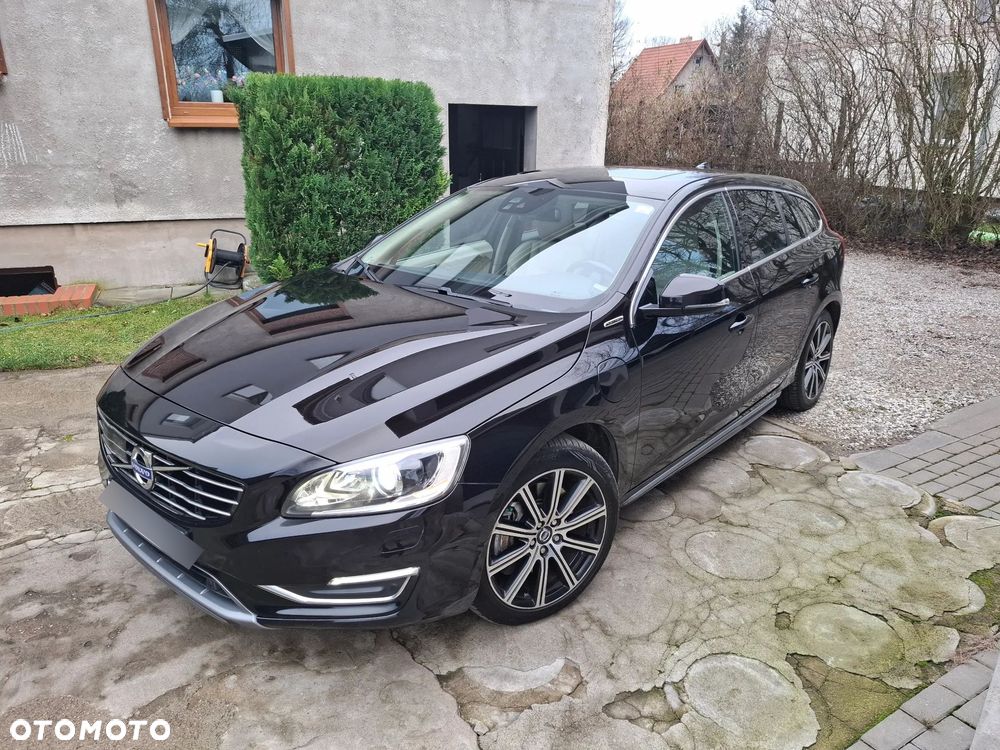 Volvo V60 D6 AWD Plug-in Hybrid R-Design Summum - 23